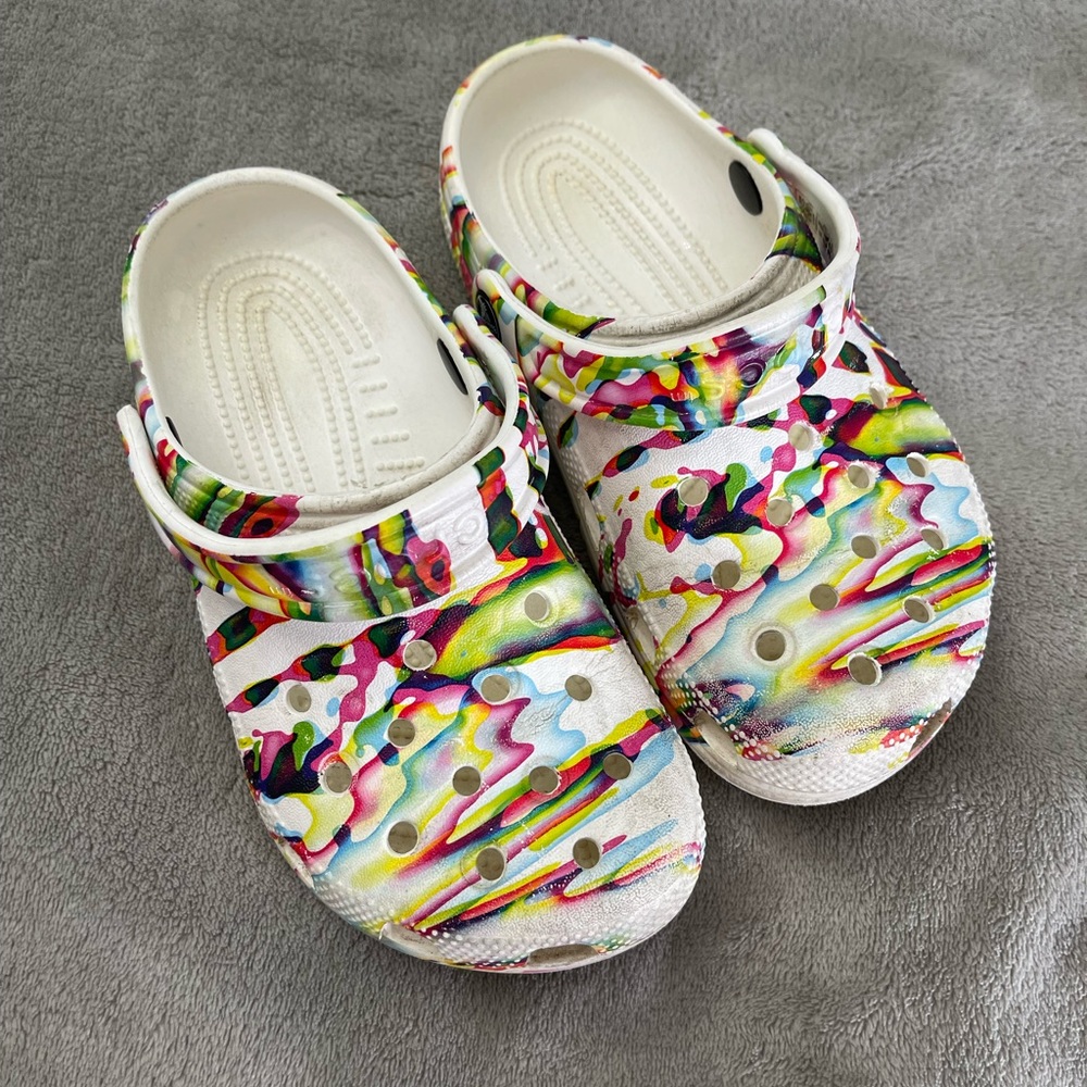🦋CROCS Classic - White Tie-Dyed, Psychedelic Swirl, Womens 4, Mens 2